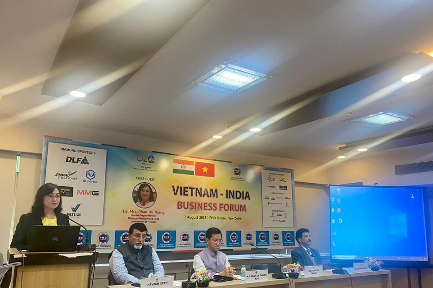 Thứ trưởng Phan Thị Thắng đề ra một số nội dung mà các doanh nghiệp Việt Nam và Ấn Độ cần tập trung khai thác. Ảnh Vụ Thị trường châu Á, châu Phi. Thứ trưởng Phan Thị Thắng đề ra một số nội dung mà các doanh nghiệp Việt Nam và Ấn Độ cần tập trung khai thác. Ảnh Vụ Thị trường châu Á, châu Phi.