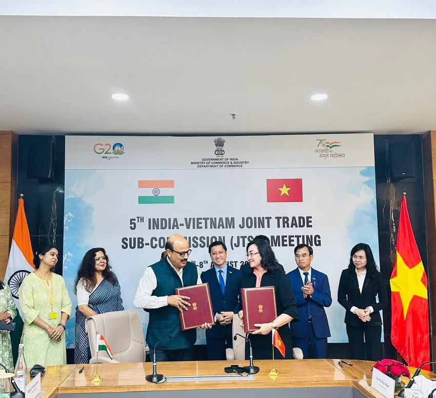 Thứ trưởng Phan Thị Thắng cùng ông Rajesh Agrawal, Phó Tổng thư ký, Bộ Công Thương Ấn Độ chủ trì Kỳ họp lần thứ 5 Tiểu ban Thương mại hỗn hợp Việt Nam - Ấn Độ. Ảnh Vụ Thị trường châu Á - châu Phi. Thứ trưởng Phan Thị Thắng cùng ông Rajesh Agrawal, Phó Tổng thư ký, Bộ Công Thương Ấn Độ chủ trì Kỳ họp lần thứ 5 Tiểu ban Thương mại hỗn hợp Việt Nam - Ấn Độ. Ảnh Vụ Thị trường châu Á - châu Phi.
