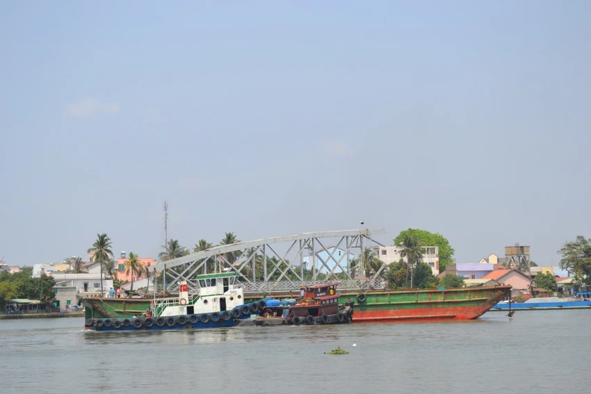 Hoàn thành việc trục vớt hai nhịp cầu Ghềnh ảnh 5