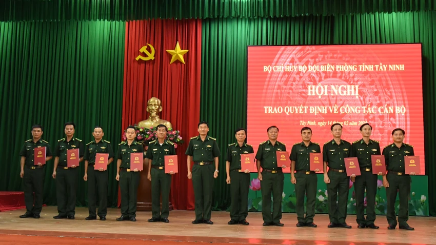 46 cán bộ.JPG