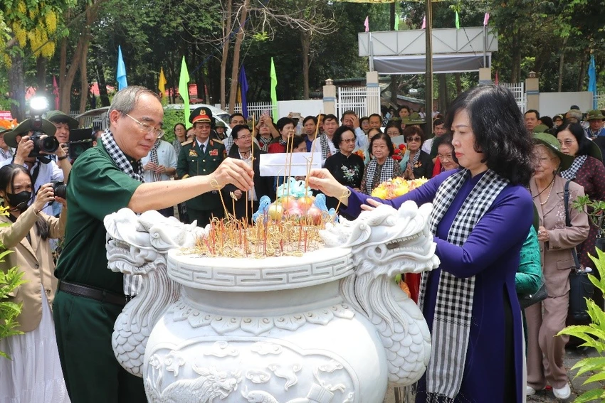 Đào Hồng Lan (1).jpg