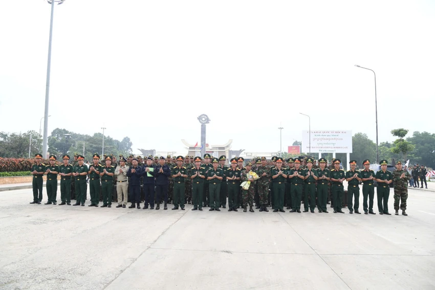 Quân đội Hoàng gia Campuchia -1.jpg