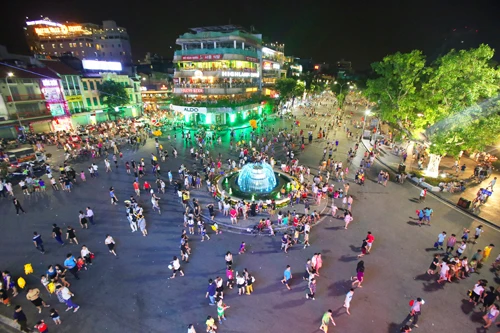 Đất phố đi bộ quanh hồ Gươm cao nhất 1,14 tỷ đồng mỗi m2. Ảnh:Ngọc Thành (VNE) hon-mot-ty-dong-moi-m2-dat-pho-di-bo-ha-noi