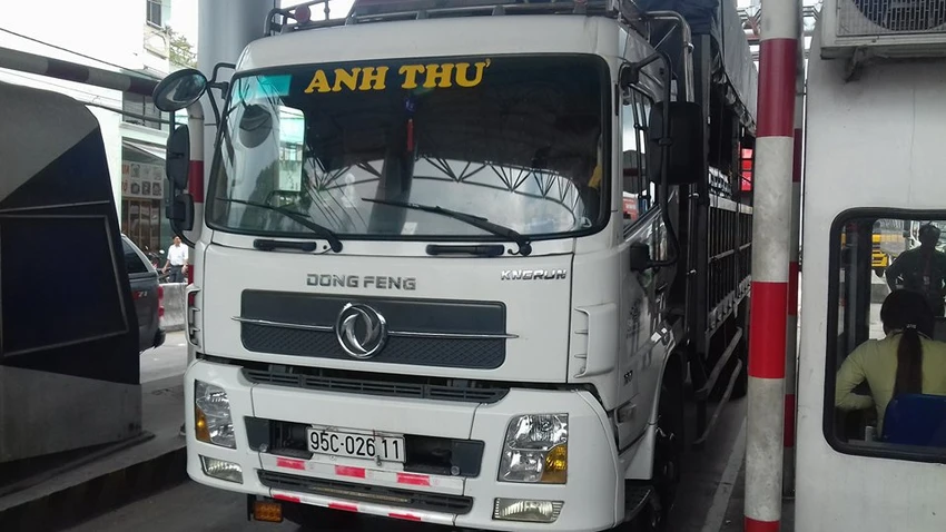 BOT Cần Thơ_phụng Hiệp bị ùn tắc vì tài xế “cố thủ“ ảnh 5