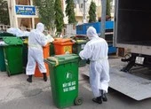 Sự hy sinh thầm lặng của những người gom rác y tế