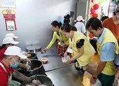 Cơ sở có bếp ăn tập thể phải bố trí người ăn đủ khoảng cách 