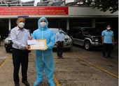 Người thu gom rác thải y tế trong mùa dịch COVID-19 được thưởng
