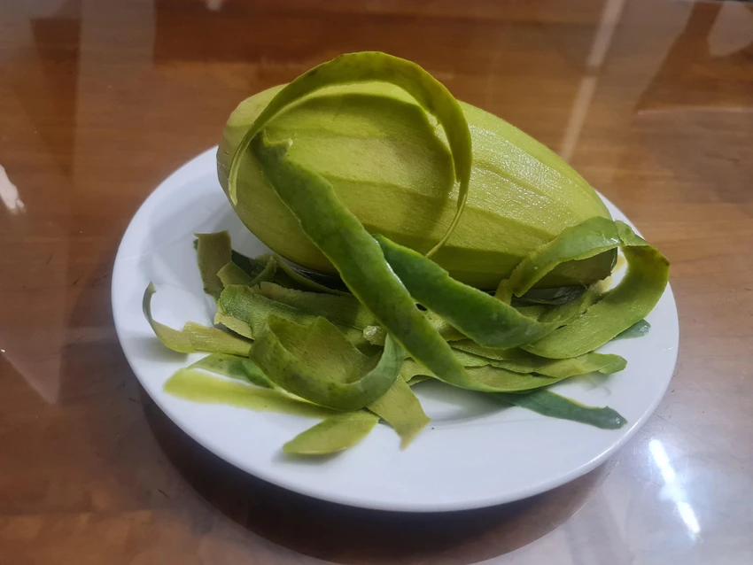 Ăn vỏ xoài có thể tăng cường khả năng miễn dịch. Ảnh: NGUYÊN VÕ Ăn vỏ xoài có thể tăng cường khả năng miễn dịch. Ảnh: NGUYÊN VÕ