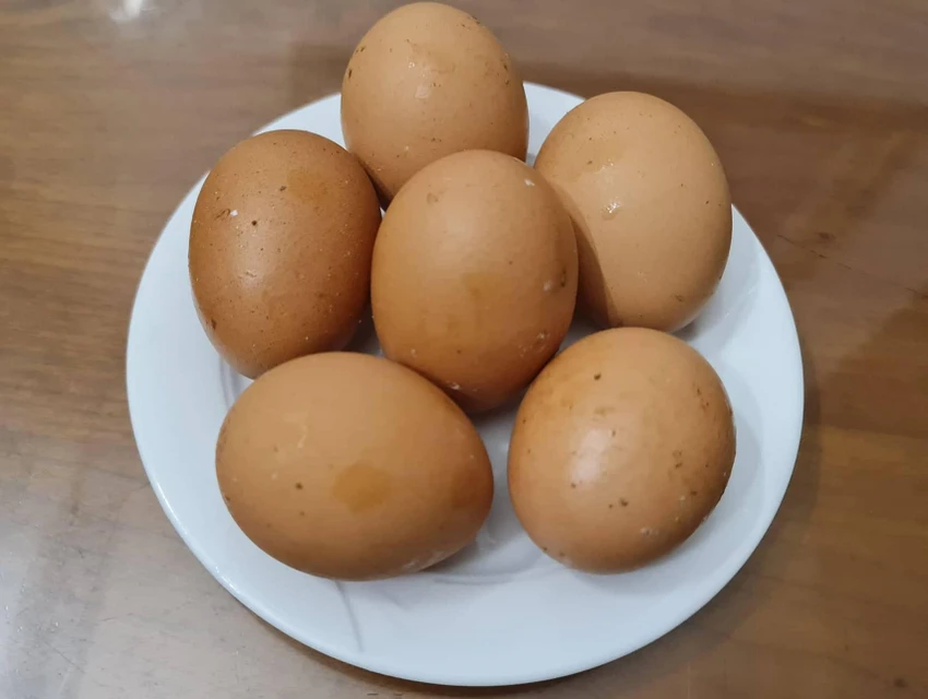 Trong 100 gam lòng đỏ trứng gà có 960 mcg vitamin A. Ảnh: NGUYÊN VÕ