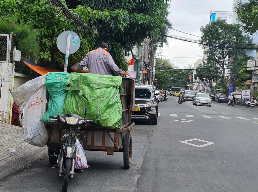 Nhiều địa phương trên địa bàn TP.HCM đang chờ hướng dẫn phân loại rác tại nguồn. Ảnh: NGUYỄN CHÂU