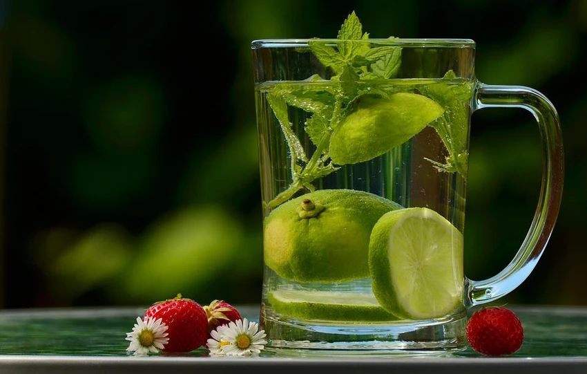 Uống nước chanh ấm vào buổi sáng mang lại nhiều lợi ích cho sức khỏe. Ảnh: PIXABAY Uống nước chanh ấm vào buổi sáng mang lại nhiều lợi ích cho sức khỏe. Ảnh: PIXABAY