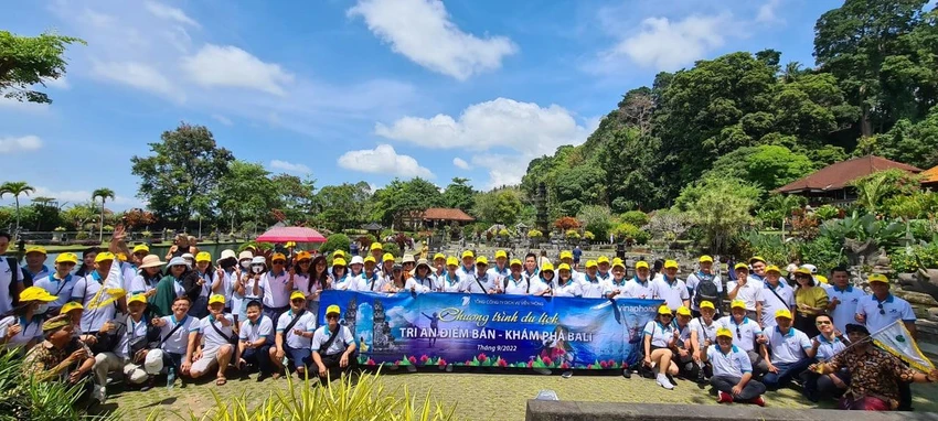 VinaPhone đưa các điểm bán có kết quả kinh doanh xuất sắc đi du lịch cùng nhau tới Bali VinaPhone đưa các điểm bán có kết quả kinh doanh xuất sắc đi du lịch cùng nhau tới Bali