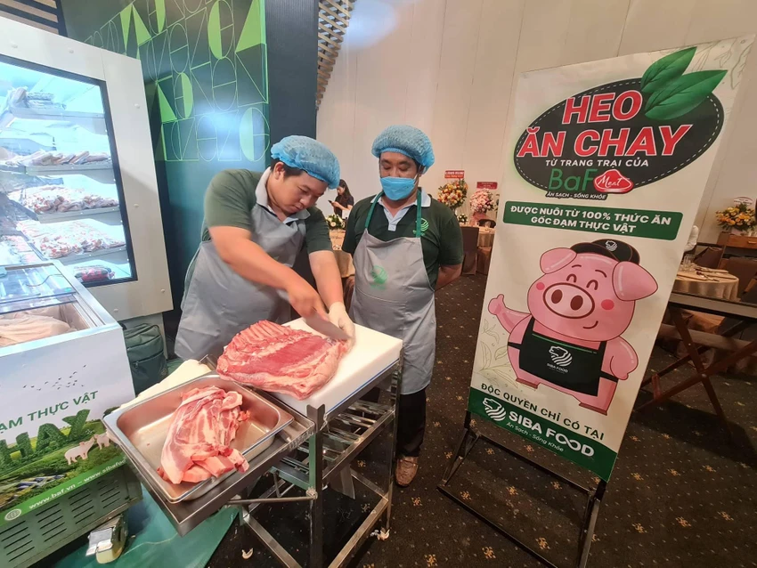 Heo ăn chay - BaF Meat" hiện đang được phân phối độc quyền tại hệ thống Siba Food. Ảnh: NGUYÊN VÕ Heo ăn chay - BaF Meat" hiện đang được phân phối độc quyền tại hệ thống Siba Food. Ảnh: NGUYÊN VÕ