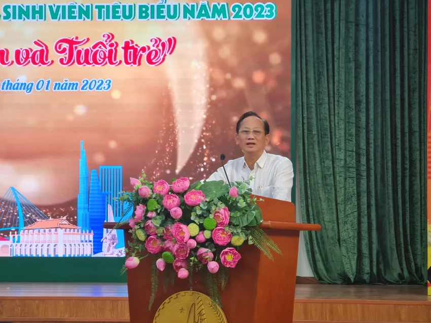 Ông Trần Văn Nam, Bí thư Huyện ủy Bình Chánh, phát biểu tại buổi gặp gỡ. Ảnh: NGUYÊN VÕ Ông Trần Văn Nam, Bí thư Huyện ủy Bình Chánh, phát biểu tại buổi gặp gỡ. Ảnh: NGUYÊN VÕ