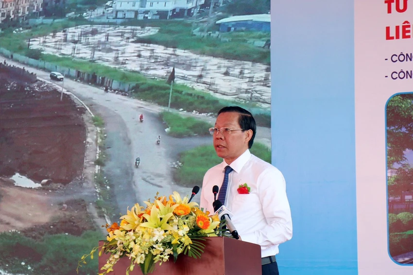 Chủ tịch UBND TP.HCM Phan Văn Mãi phát biểu tại lễ khởi công. Chủ tịch UBND TP.HCM Phan Văn Mãi phát biểu tại lễ khởi công.