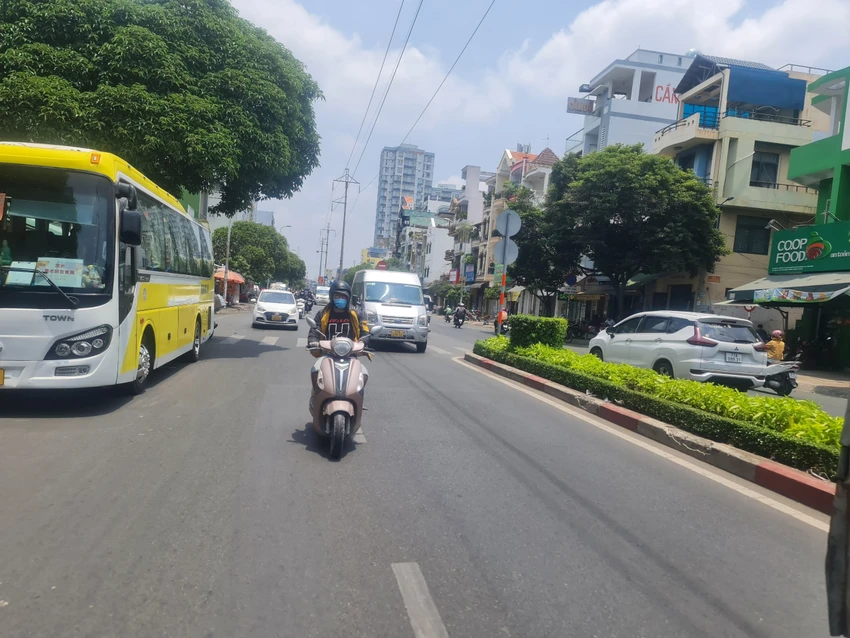 Nắng nóng gay gắt ở TP.HCM. Ảnh: NC Nắng nóng gay gắt ở TP.HCM. Ảnh: NC