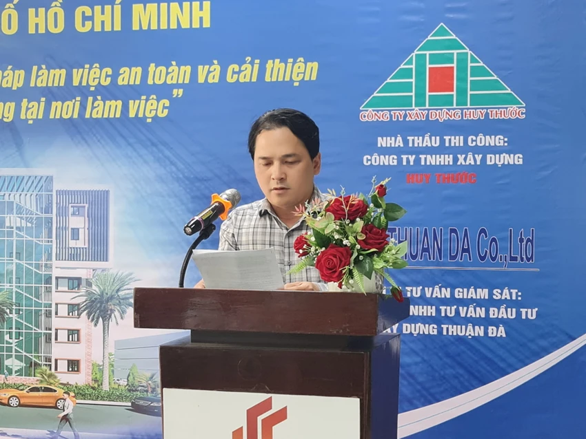 Ông Nguyễn Thanh Xuyên, Trưởng phòng quản lý chất lượng công trình xây dựng phát biểu tại buổi lễ. Ảnh: NC Ông Nguyễn Thanh Xuyên, Trưởng phòng quản lý chất lượng công trình xây dựng phát biểu tại buổi lễ. Ảnh: NC