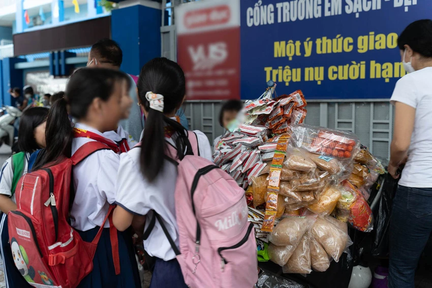 Một số loại bao bì chỉ có tiếng Trung Quốc, không có nhãn phụ tiếng Việt đi kèm, hoặc sản phẩm không có nhãn mác trên bao bì Một số loại bao bì chỉ có tiếng Trung Quốc, không có nhãn phụ tiếng Việt đi kèm, hoặc sản phẩm không có nhãn mác trên bao bì