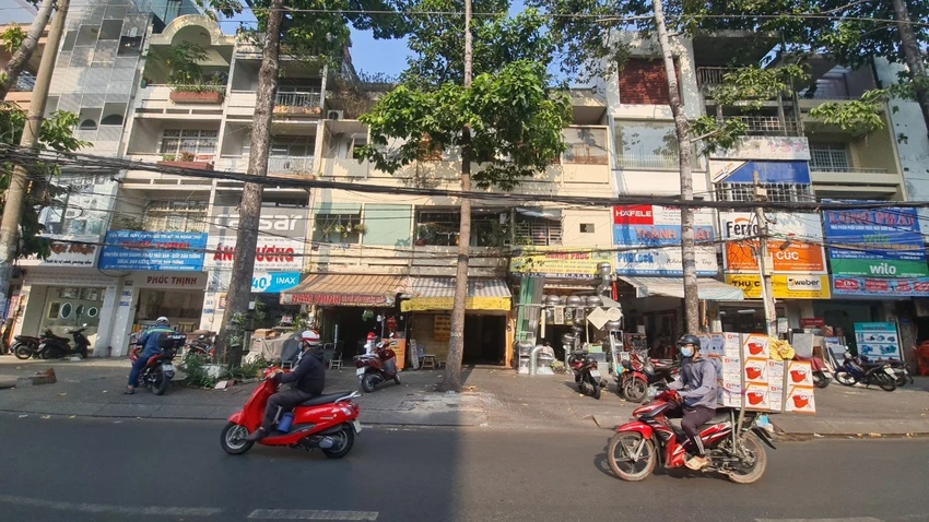Một chung cư cũ, hư hỏng nặng tại quận Tân Bình, TP.HCM. Ảnh: NGUYỄN CHÂU Một chung cư cũ, hư hỏng nặng tại quận Tân Bình, TP.HCM. Ảnh: NGUYỄN CHÂU