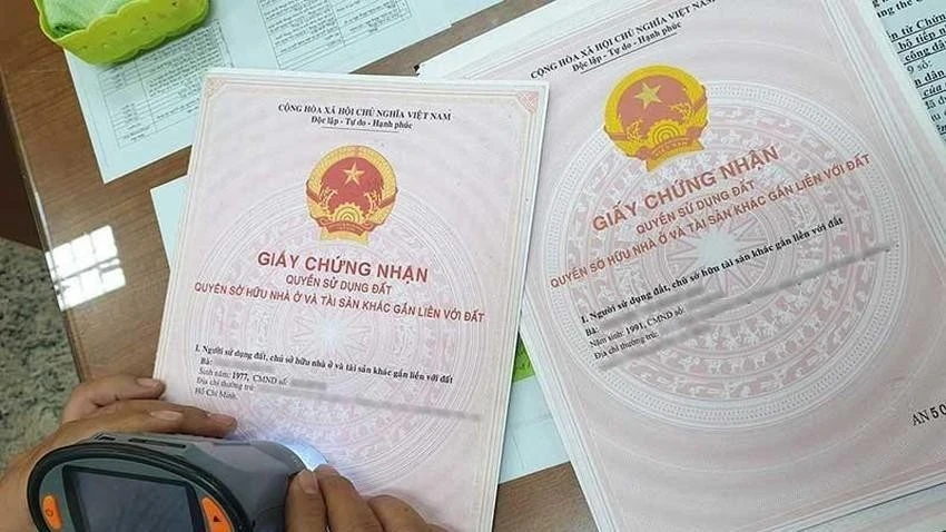 Từ ngày 1-6, TP.HCM sẽ áp dụng mức thu phí mới khi thẩm định hồ sơ cấp giấy chứng nhận quyền sử dụng đất trên địa bàn. Từ ngày 1-6, TP.HCM sẽ áp dụng mức thu phí mới khi thẩm định hồ sơ cấp giấy chứng nhận quyền sử dụng đất trên địa bàn.