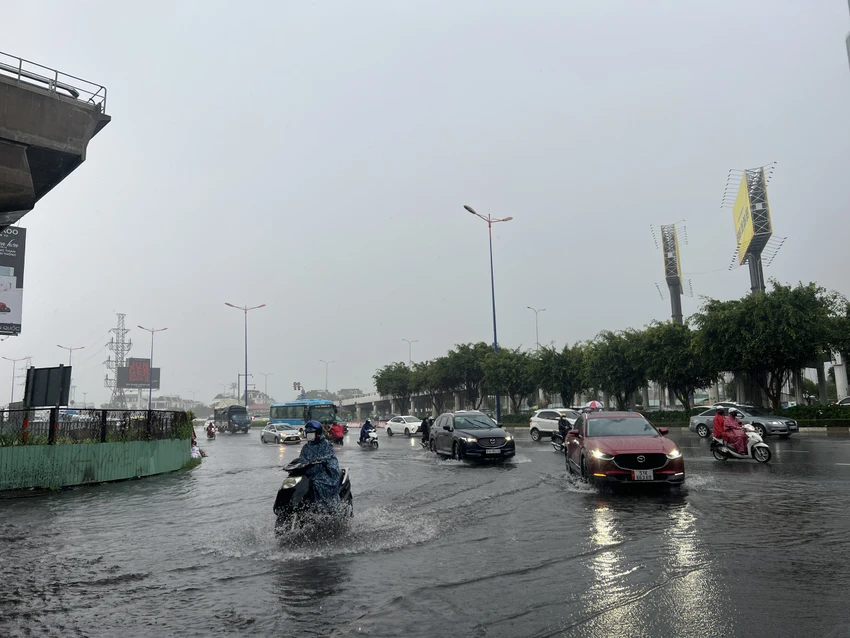Chiều 11-6, TP.HCM có khả năng mưa ở nhiều nơi. Ảnh minh hoạ: Đ.TRANG Chiều 11-6, TP.HCM có khả năng mưa ở nhiều nơi. Ảnh minh hoạ: Đ.TRANG