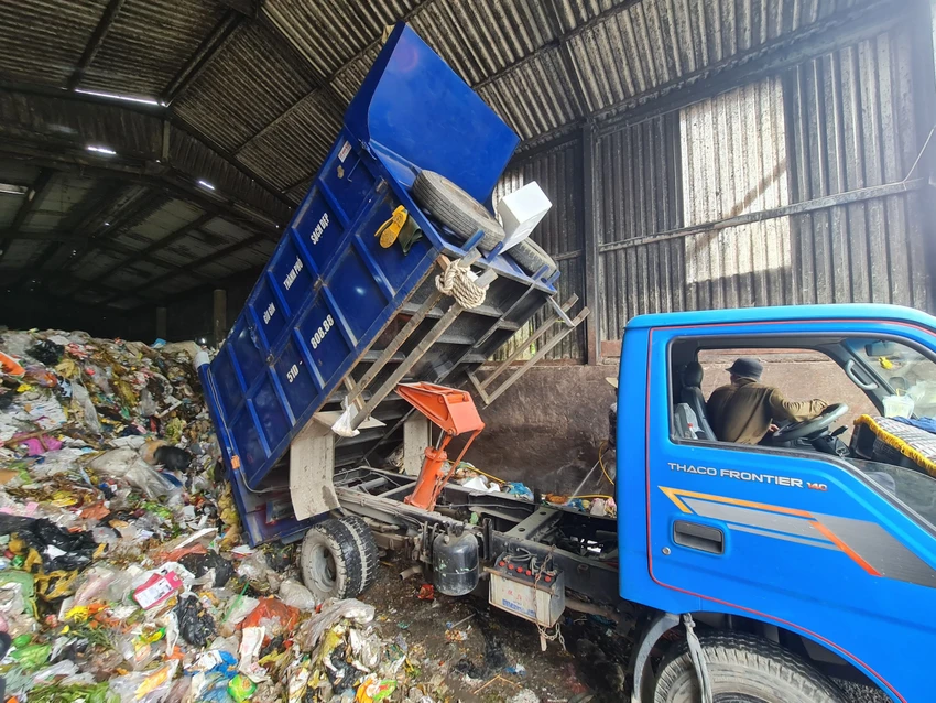 UBND TP.HCM yêu cầu UBND TP Thủ Đức và các quận huyện vận động lực lượng thu gom chuyển đổi phương tiện thu gom rác. Ảnh: NC