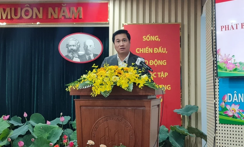 di-doi-nha-ven-kenh-thu-truong-bo-xay-dung.jpg