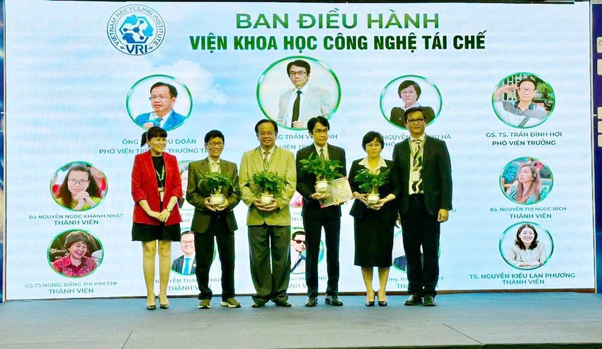 tái chế.jpg