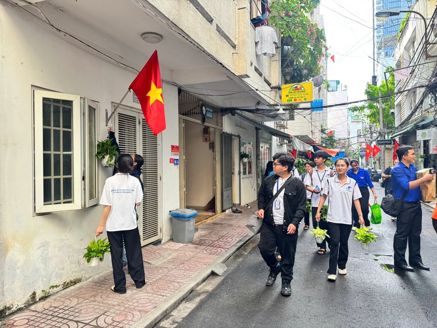 tặng cây xanh phường cầu ông lãnh.jpg