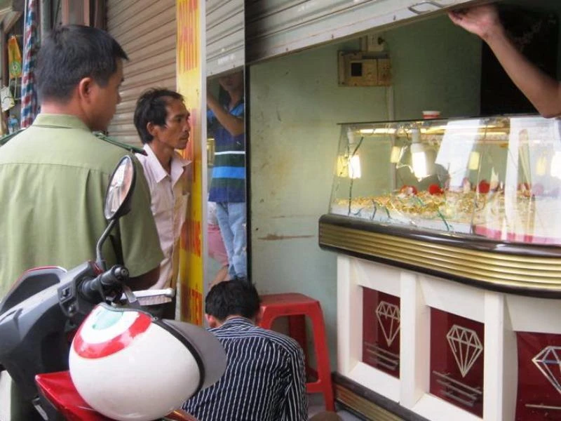 Bắt băng trộm vàng gồm 6 người trong gia đình ảnh 1