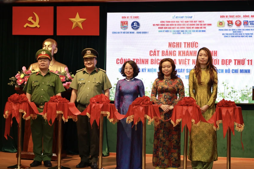 bich-hoa-cong-an-tp-hcm-nhan-cai-dep-dep-cai-xau-post0.html3.jpg