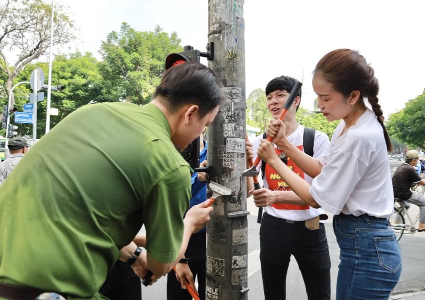 bich-hoa-cong-an-tp-hcm-nhan-cai-dep-dep-cai-xau-post0.html4.jpg