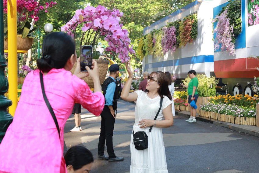 IMG_5685Festival-hoa-lan.JPG