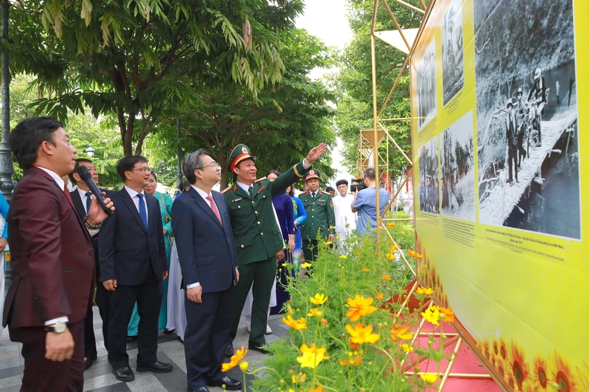 TP.HCM khai mạc triển lãm “Tổng Bí thư Nguyễn Văn Linh - Nhà lãnh đạo kiên định và sáng tạo của cách mạng Việt Nam”