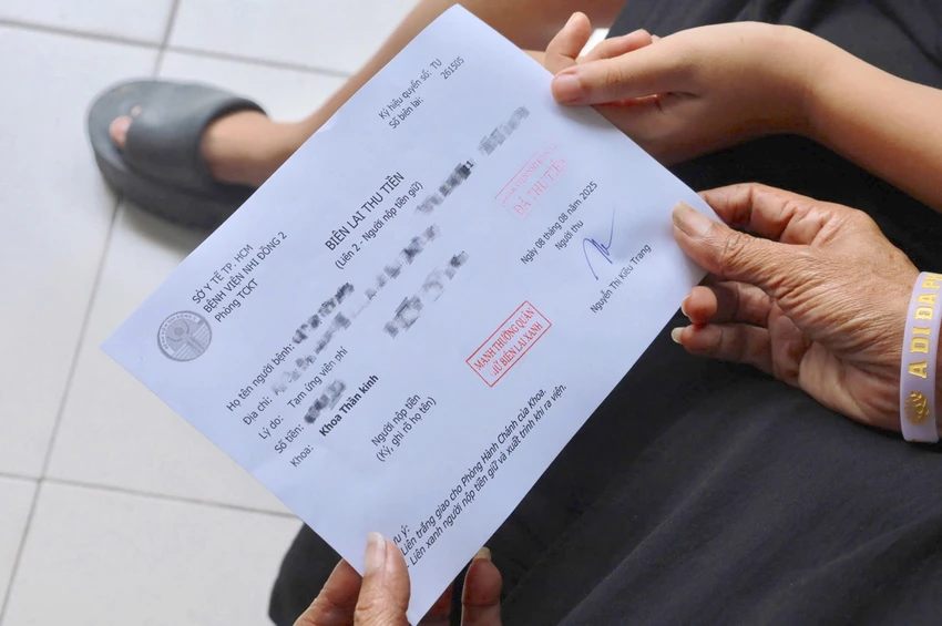 Bất ngờ được đóng viện phí: ‘Không quen, chẳng hẹn,người lạ trả viện phí cho tôi'