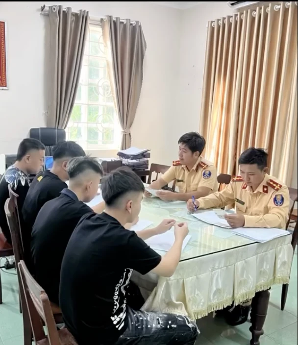 buong-hai-tay-plo.png