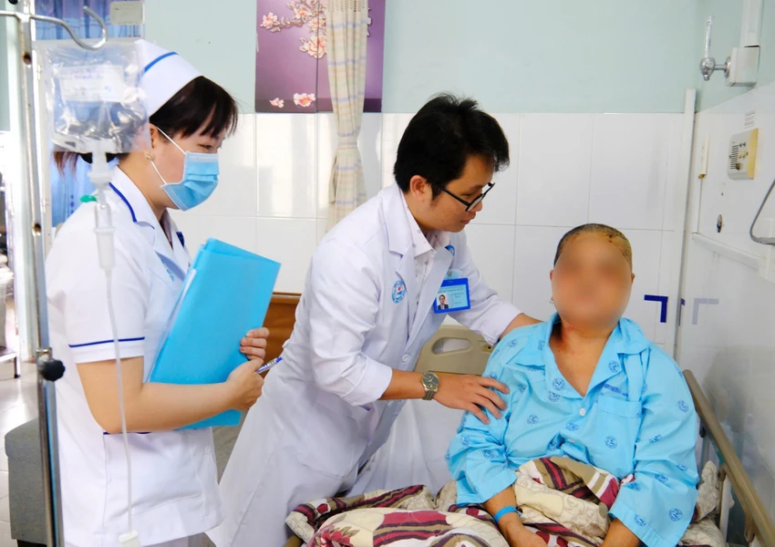 Cụ bà 73 tuổi phát hiện khối u não sau cú ngã trong nhà tắm