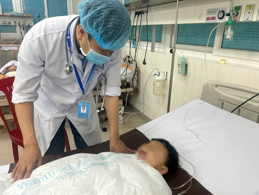 quang-ngai-be-2-tuoi-tu-vong-sau-khi-bi-nguoi-dan-ong-om-nhay-cau-truong-xuan-post883512.html.JPG