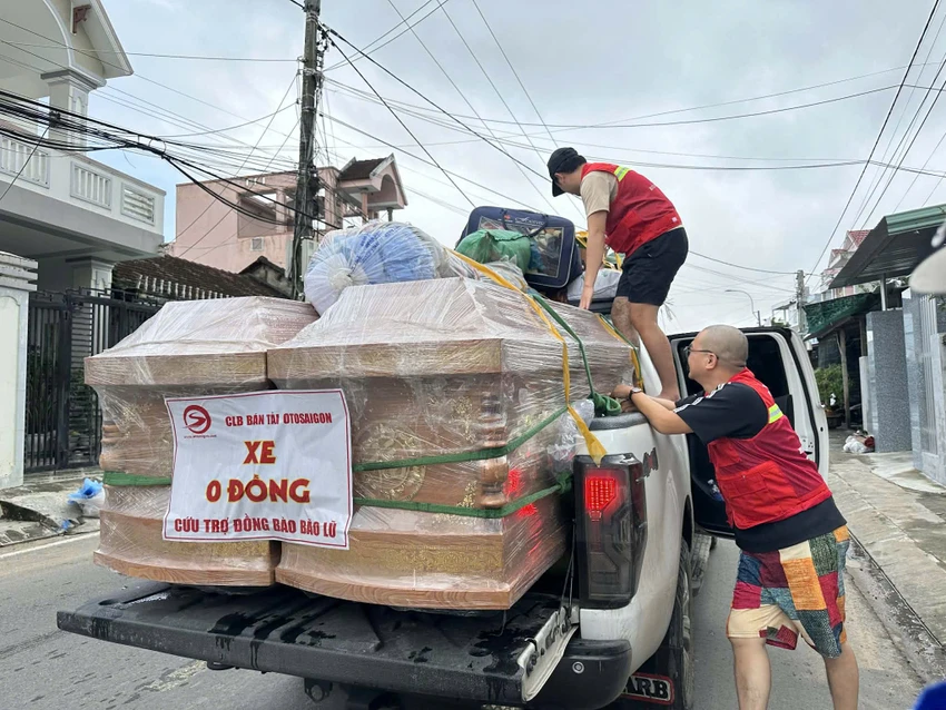 hoa-thinh-dau-dau-tim-noi-gui-gan-40-quan-tai-do-ve-trong-lu-lut-post883862.html.JPG
