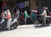 Trao quà, phát cơm từ thiện nên báo trước với địa phương