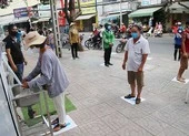 Máy phát gạo tự động: Nghĩa tình qua từng nút bấm