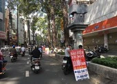 Người dân TP.HCM đội nắng đi mua bảo hiểm ô tô, xe máy