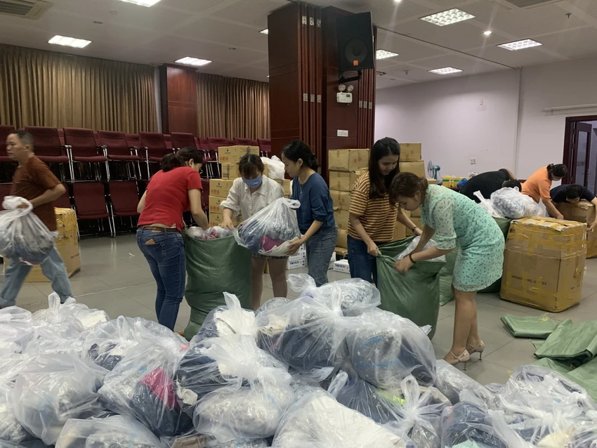 Chuyến bay mọi miền hướng về miền Trung ảnh 2 Chuyến bay mọi miền hướng về miền Trung ảnh 2