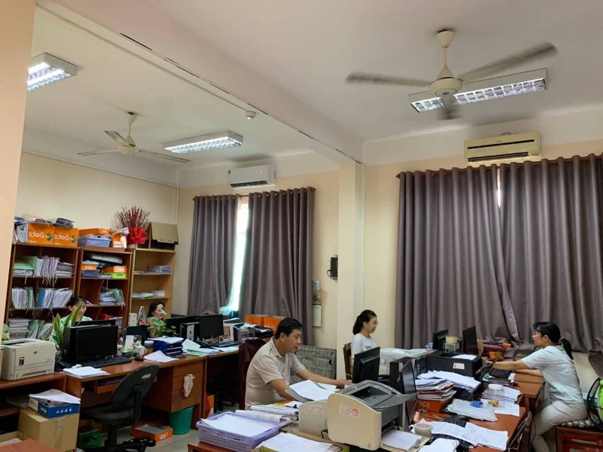 Nhân viên BHXH quận 12 làm việc vào ngày Thứ Bảy để xác nhận hỗ trợ tiền thuê nhà cho người lao động kịp tiến độ. Ảnh: NH Nhân viên BHXH quận 12 làm việc vào ngày Thứ Bảy để xác nhận hỗ trợ tiền thuê nhà cho người lao động kịp tiến độ. Ảnh: NH