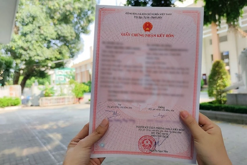 Giấy chứng nhận đăng ký kết hôn của người dân. Ảnh minh họa: MINH HOÀNG