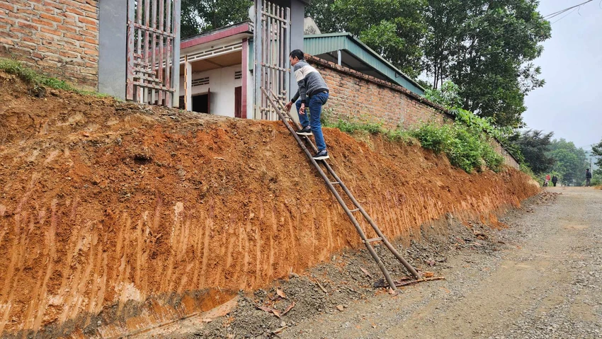 Dự án đường 1.900 tỉ đồng ở Phú Thọ: Dân bắc thang trèo vào nhà