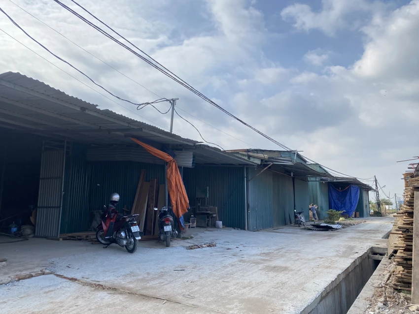 Hàng chục hộ dân dựng nhà xưởng trên đất nông nghiệp ký cam kết tự tháo dỡ
