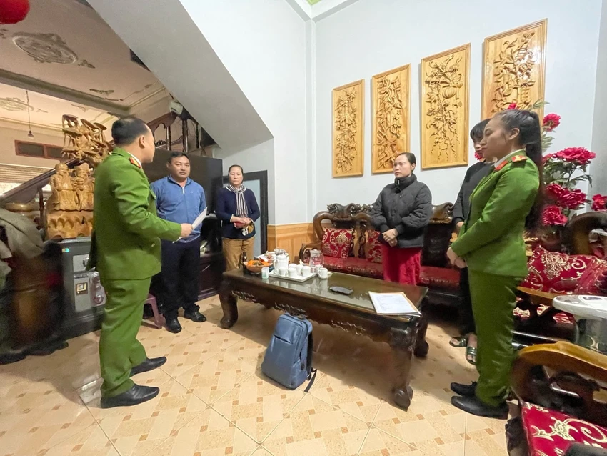 Hiệu trưởng mầm non cho vay lãi nặng, thuê người từ Lào Cai đến Lai Châu đòi nợ