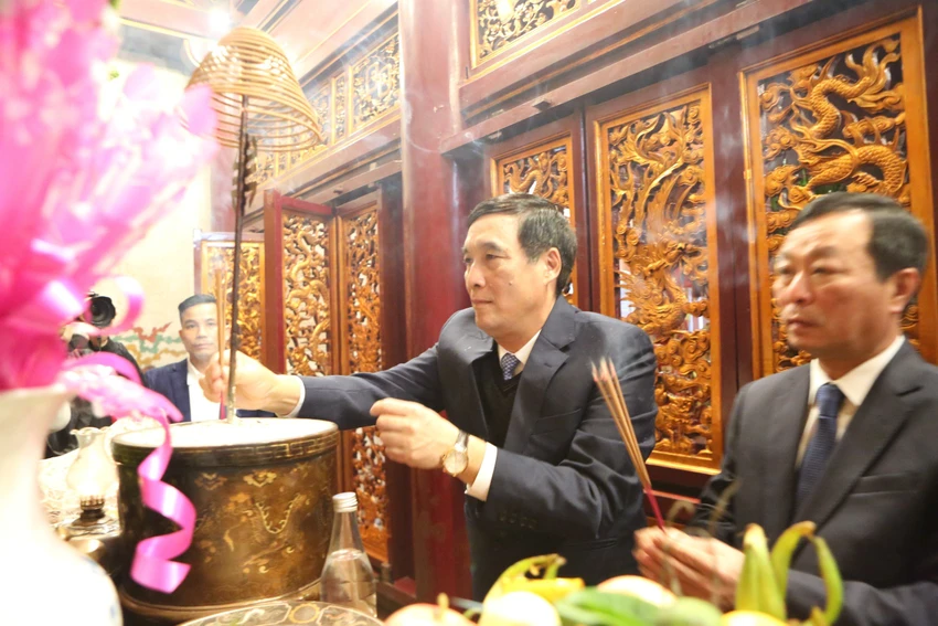 phú thọ Dâng hương tưởng niệm các Vua Hùng dịp Tết Giáp Thìn 2024 4.jpg