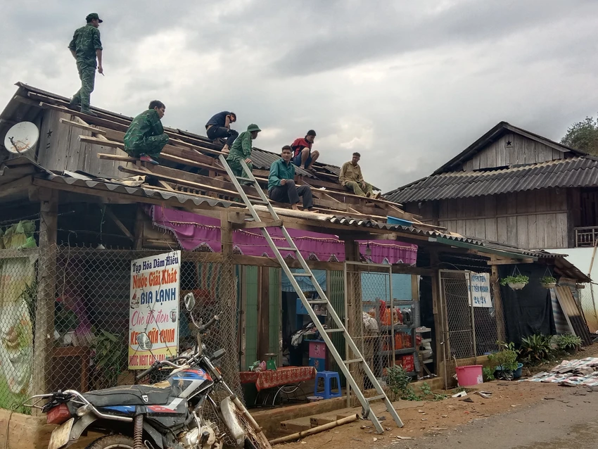 Mưa đá bất thường, tốc mái hơn 500 nhà dân, trường học ở Sơn La.jpg